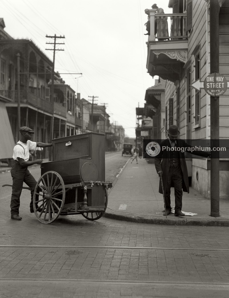Organ grinder, New Orleans, Louisiana. 1920-1926